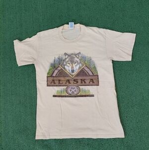 VINTAGE Alaska Wolf Country T Shirt Size Medium